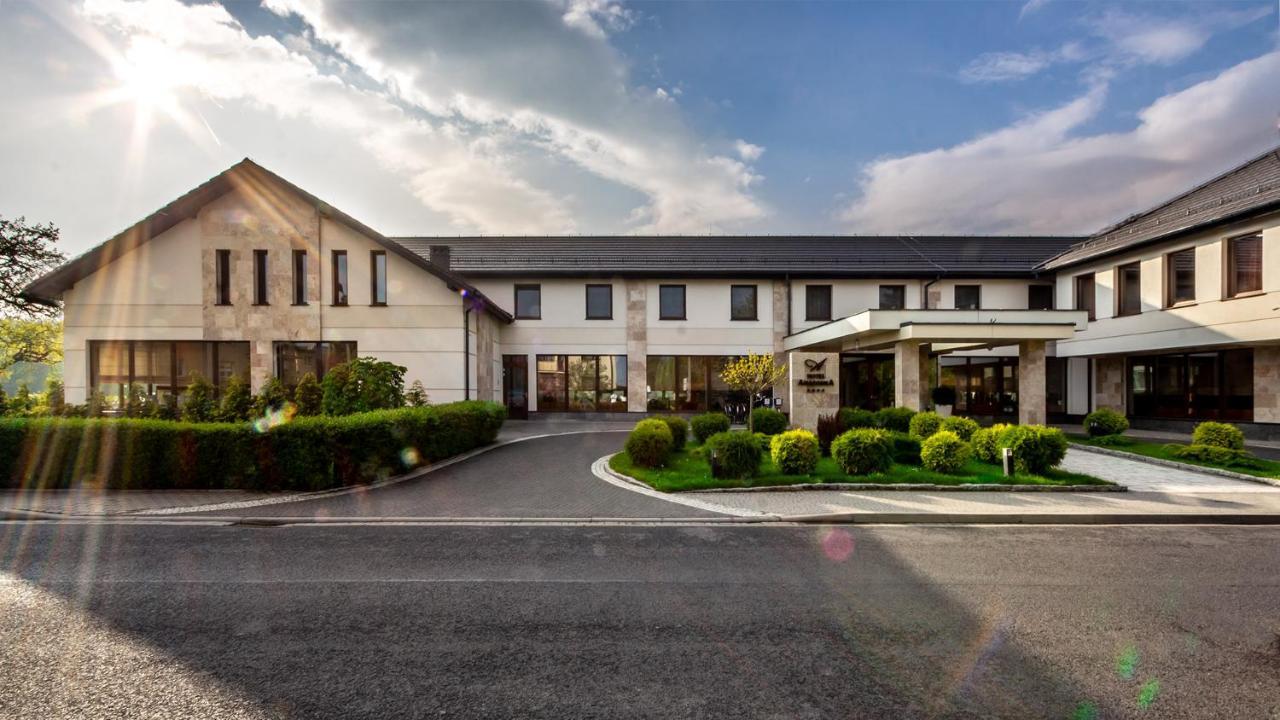 Hotel Amazonka Conference And Spa Цехоцинек Экстерьер фото