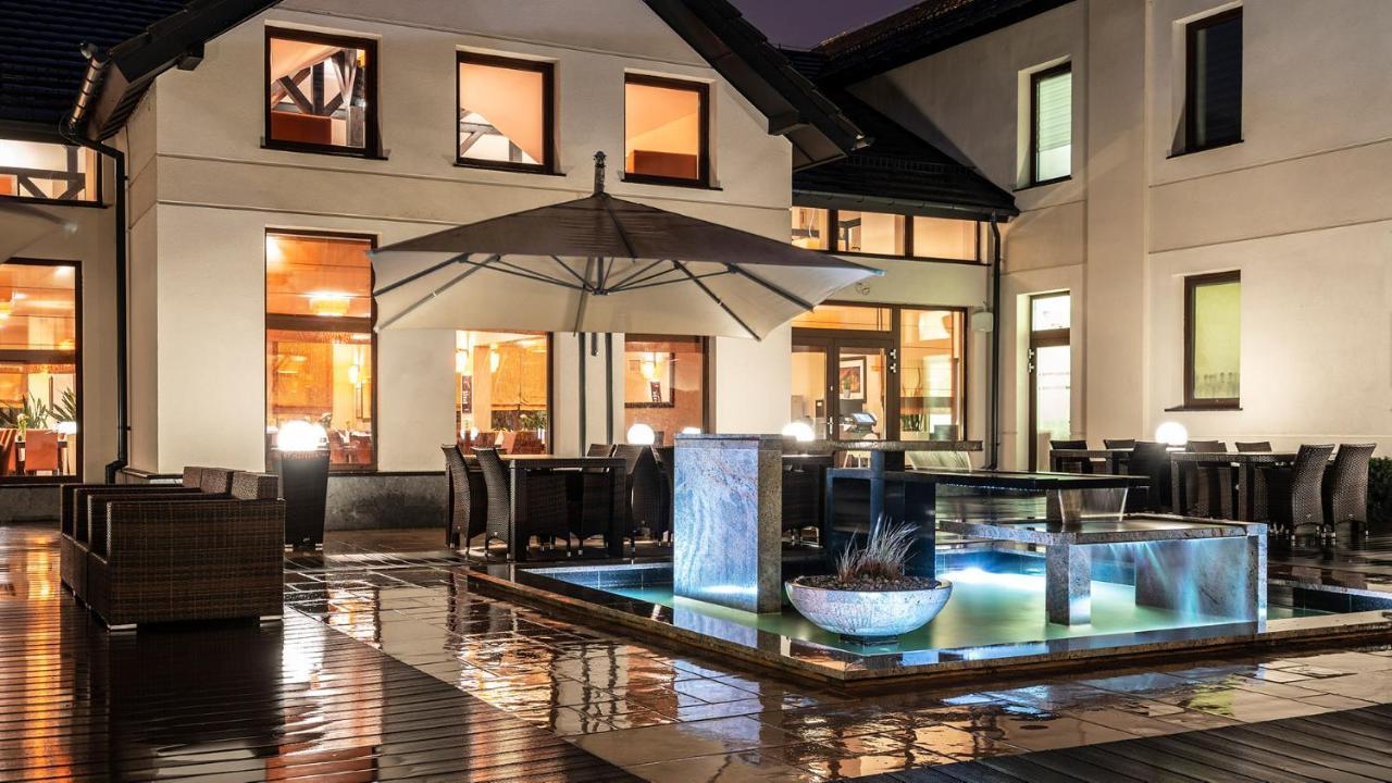 Hotel Amazonka Conference And Spa Цехоцинек Экстерьер фото