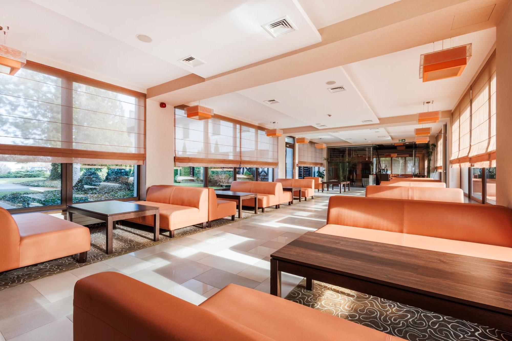 Hotel Amazonka Conference And Spa Цехоцинек Экстерьер фото