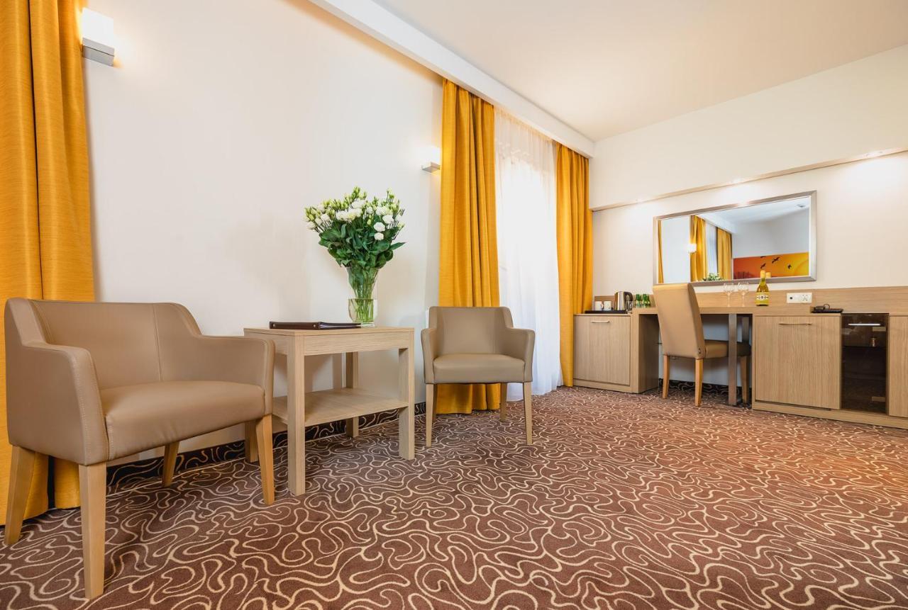 Hotel Amazonka Conference And Spa Цехоцинек Экстерьер фото