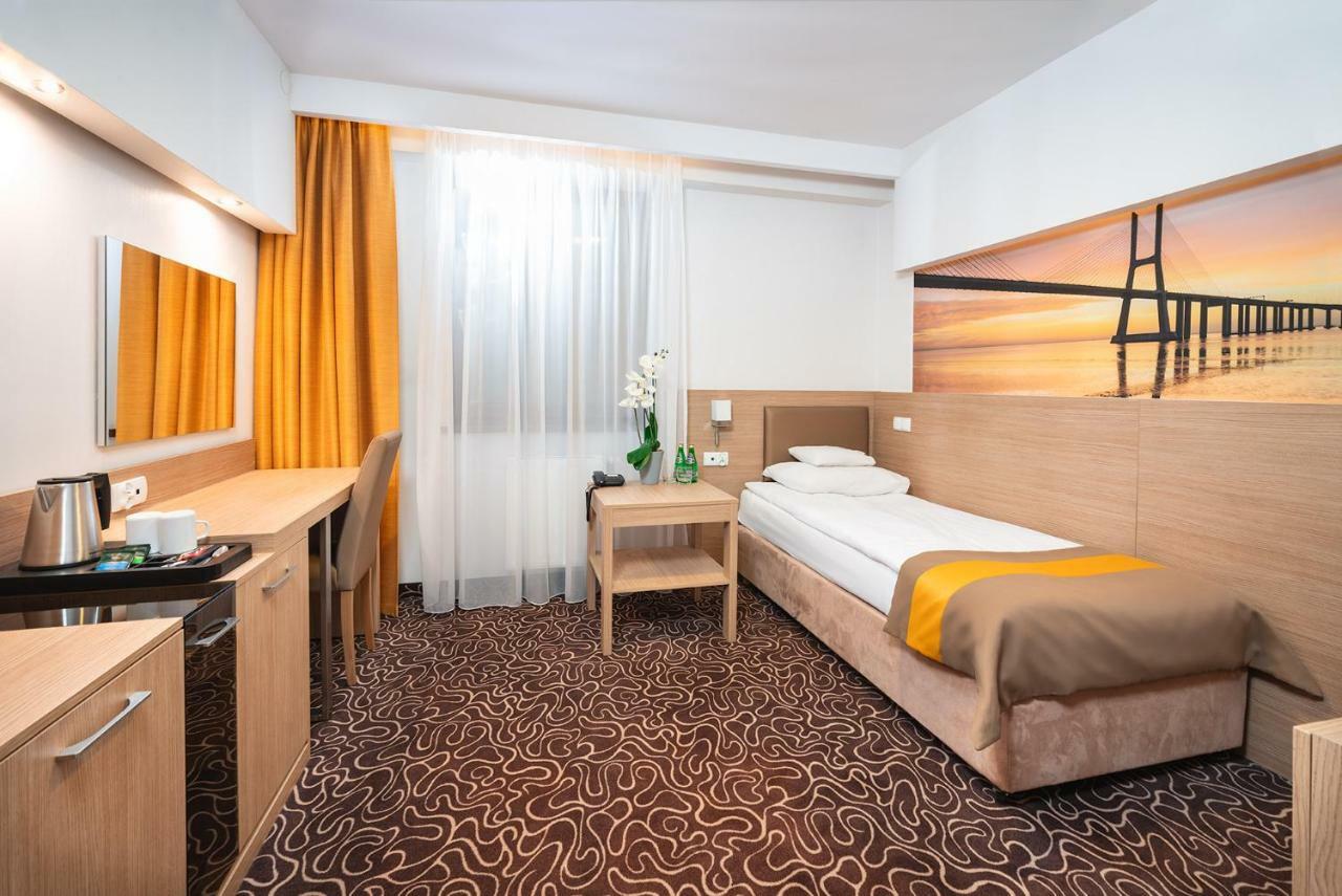 Hotel Amazonka Conference And Spa Цехоцинек Экстерьер фото