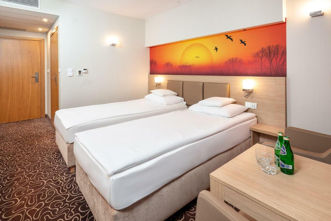 Hotel Amazonka Conference And Spa Цехоцинек Экстерьер фото